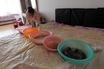 涿鹿楼上漏水，住户失联，小区没物管，业主维权难！律师来支招……